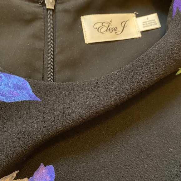 Amazingly beautiful & flowy Eliza J purple/black floral crepe long sleeve dress - Picture 6 of 7